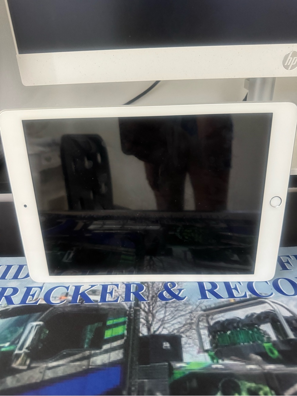 Apple iPad with White Bezel and Silver Home Button
